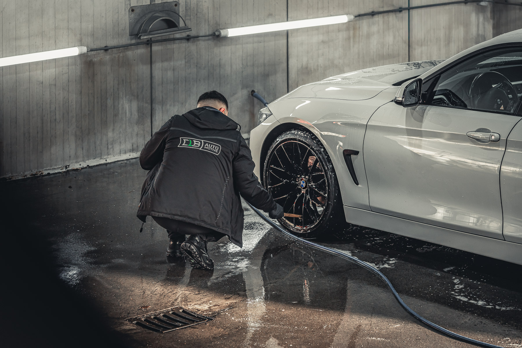 Auto laten poetsen bij CLB Automotive in Barneveld